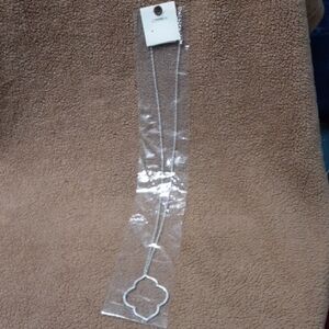 🎈🎈🎈6 For $32🎈🎈🎈47 In Long Silver Clover Pendant Necklace